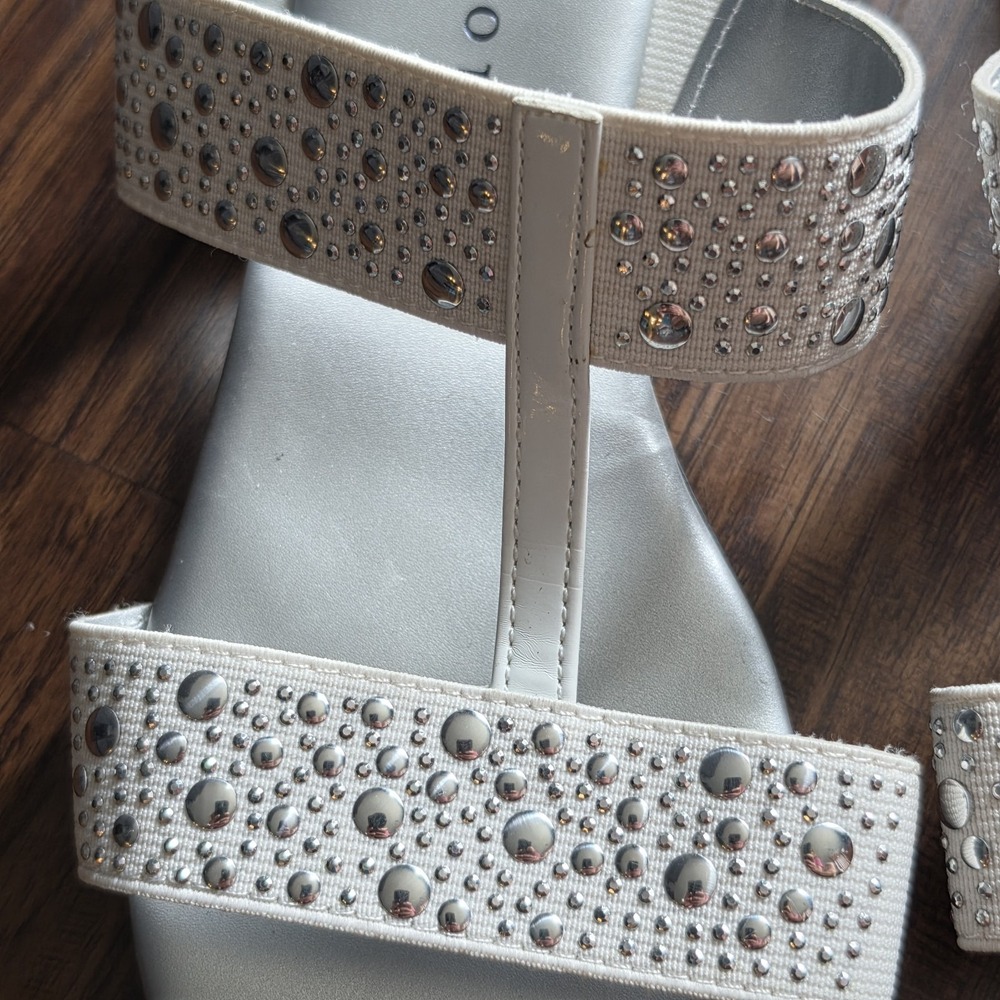 Karen Scott Silver Slip On Sandals Stud Embellishments Low Heal Size 8M 8 - Picture 3 of 5